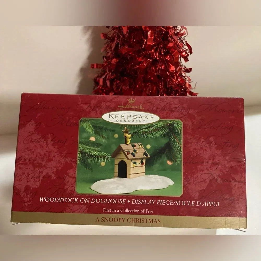 A Snoopy Christmas Peanuts Hallmark Keepsake Ornament Doghouse Dated 2000